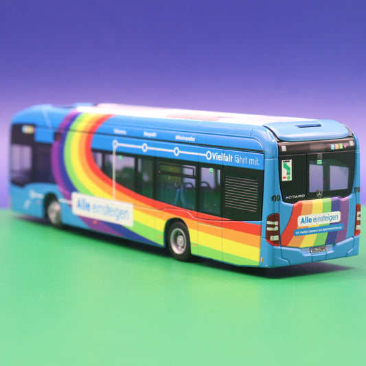 Mercedes Benz eCitaro - GöVB Göttingen - Vielfalt fährt mit - Modellbus Rietze 75614
