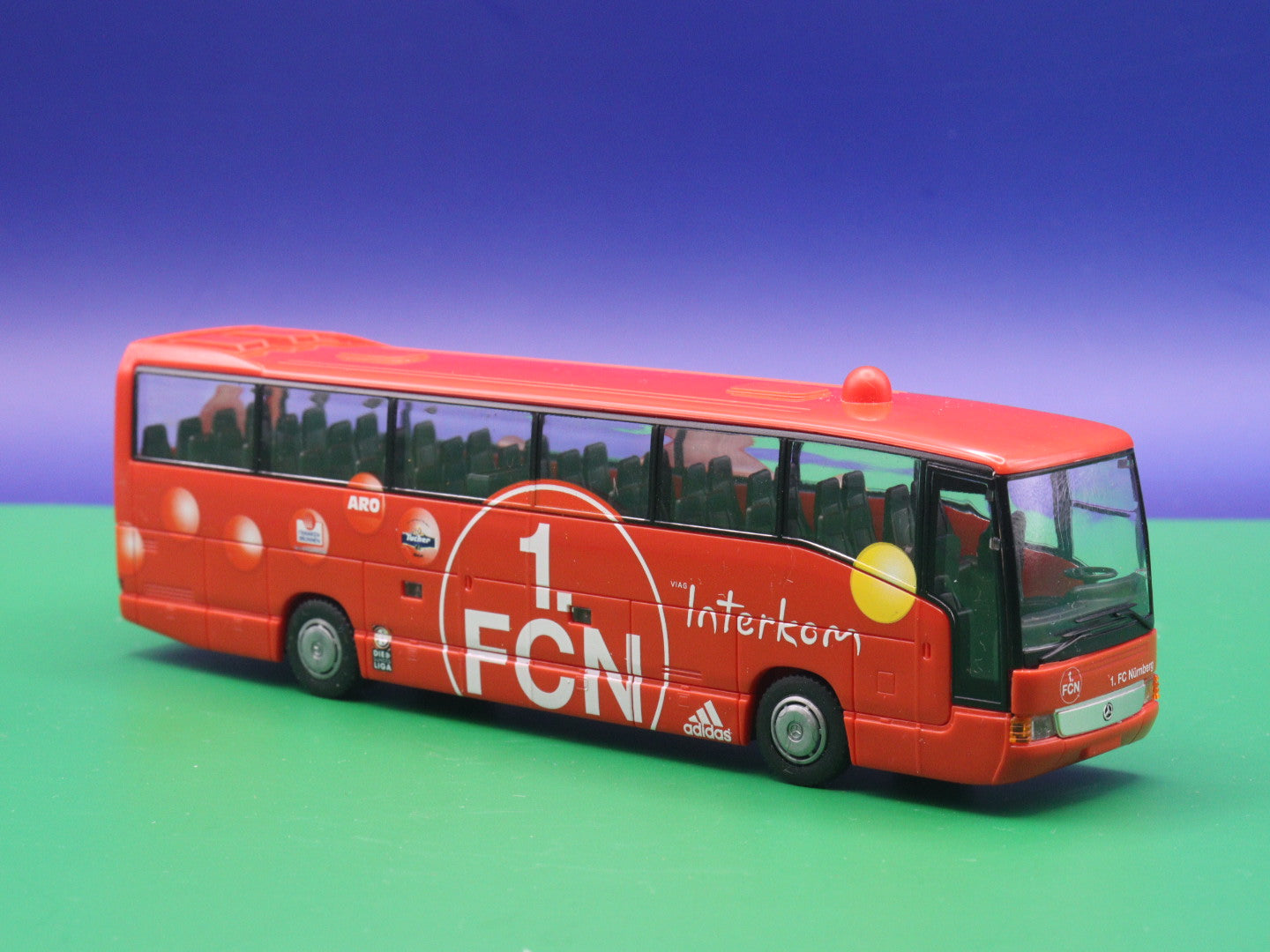 Mercedes Benz O 404 RHD - 1. FC Nürnburg - VAG Intercom - Modellbus Rietze Reisebus