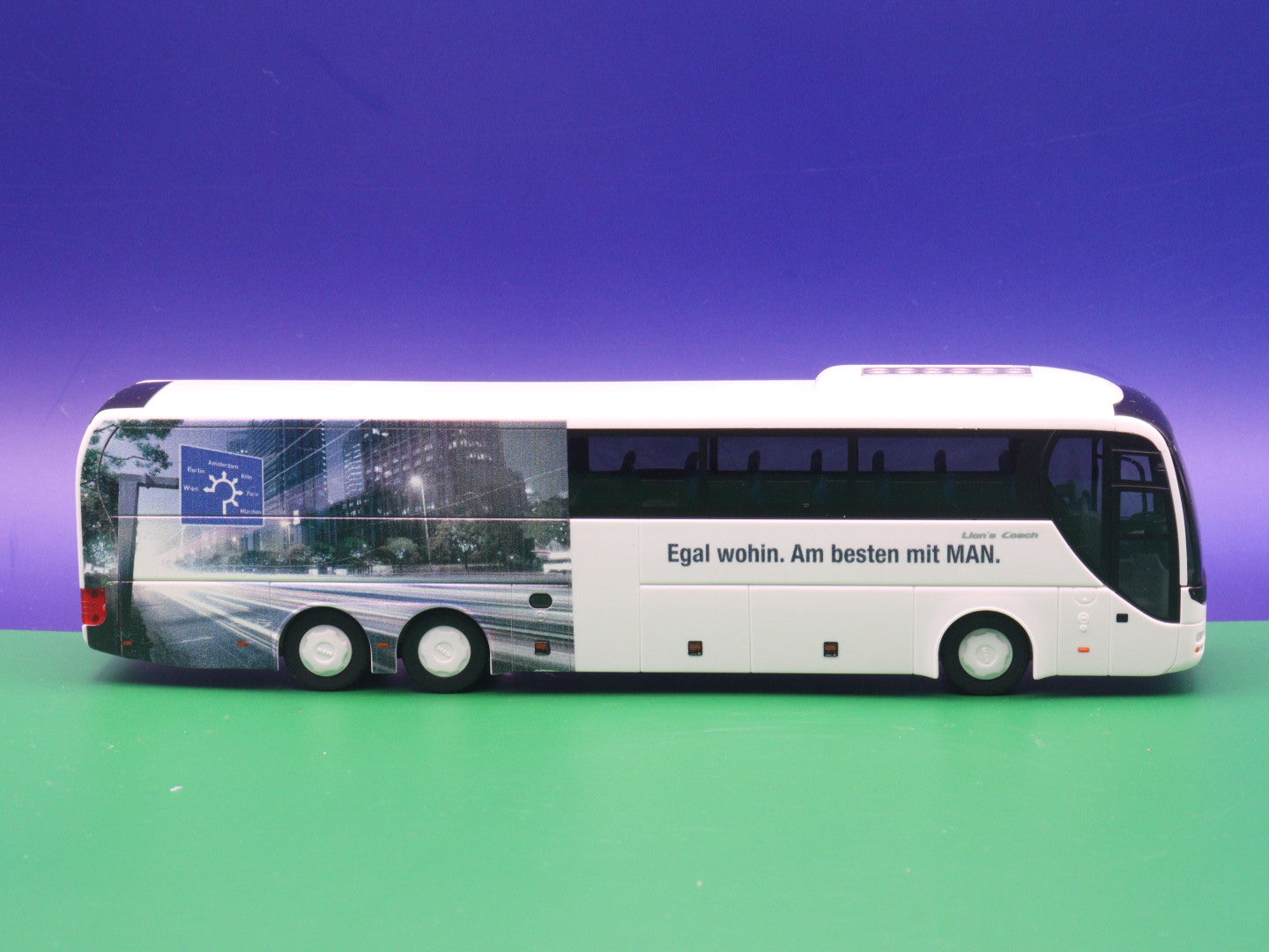MAN Lions Coach - Egal wohin. Am besten mit MAN - Rietze MAN Bus & Truck AG - Reisebus