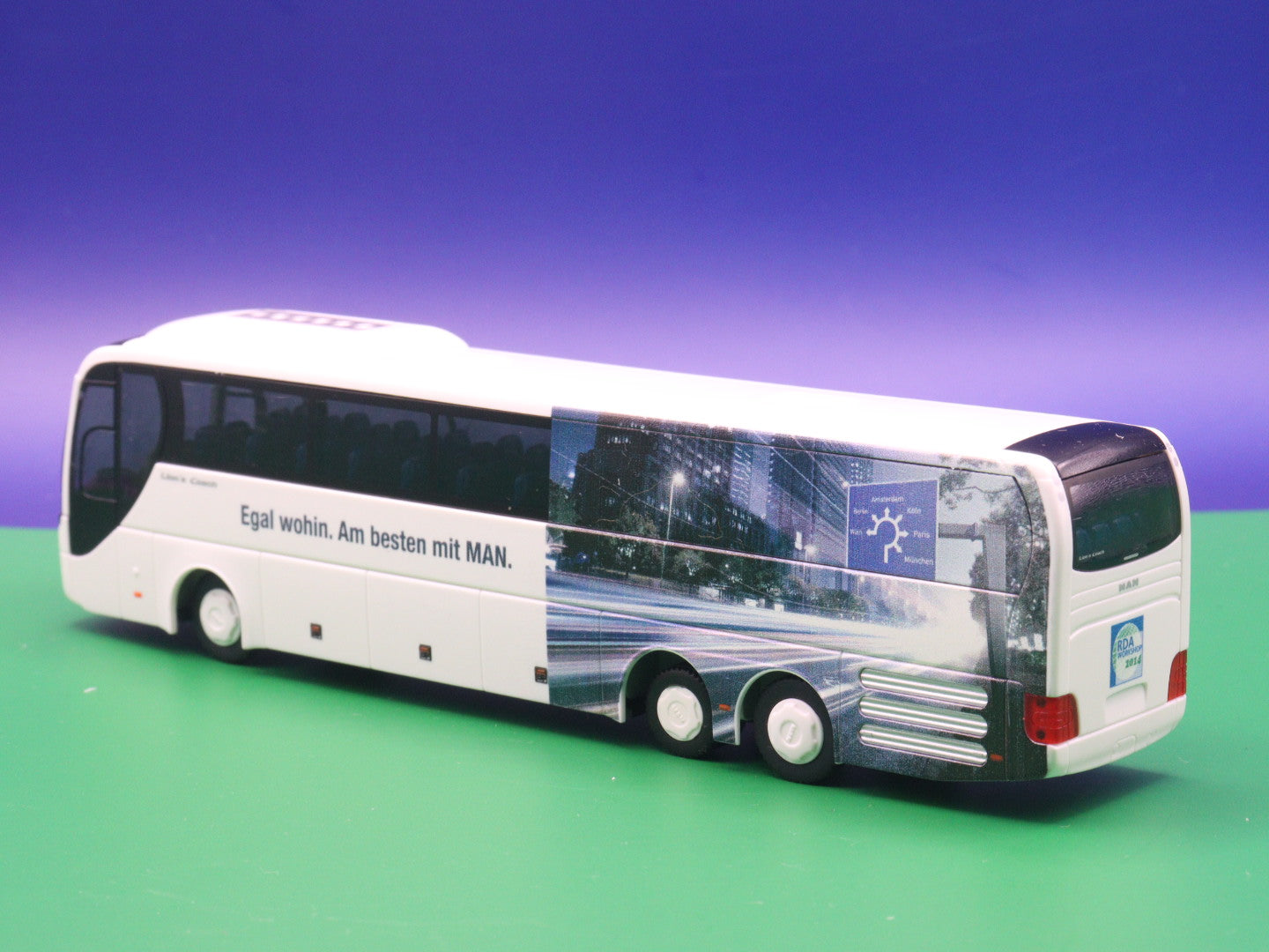 MAN Lions Coach - Egal wohin. Am besten mit MAN - Rietze MAN Bus & Truck AG - Reisebus
