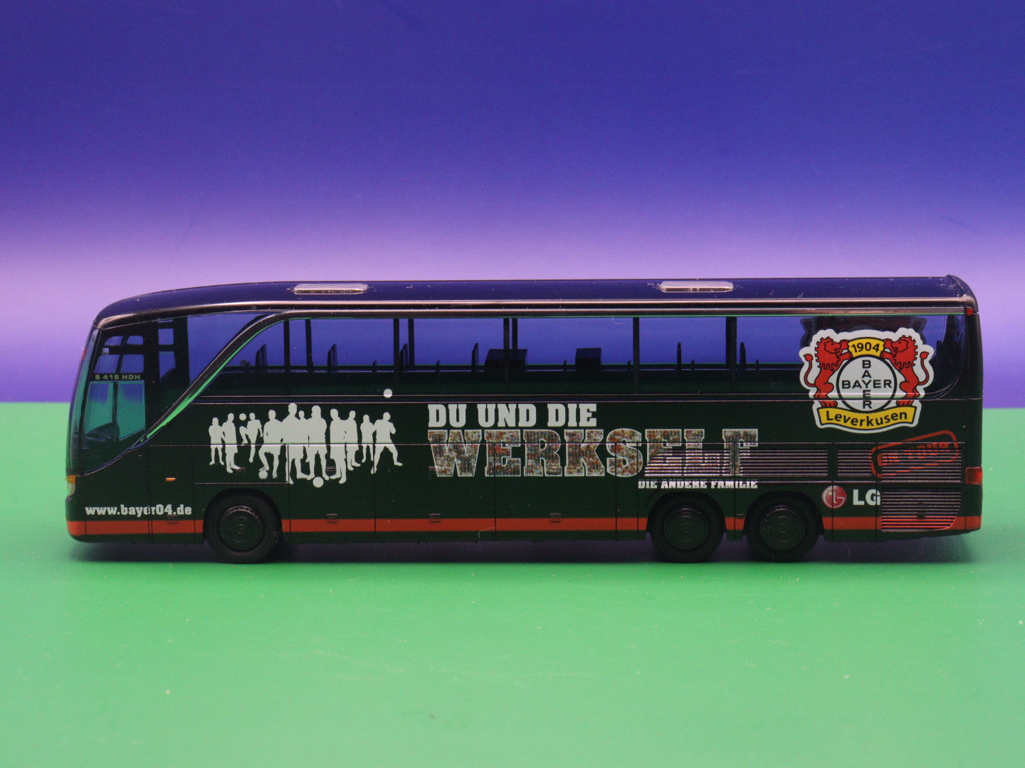 Setra S 416 HDH - Bayer Leverkusen - Du und die Werkself - AWM Modellbus 73353 Reisebus