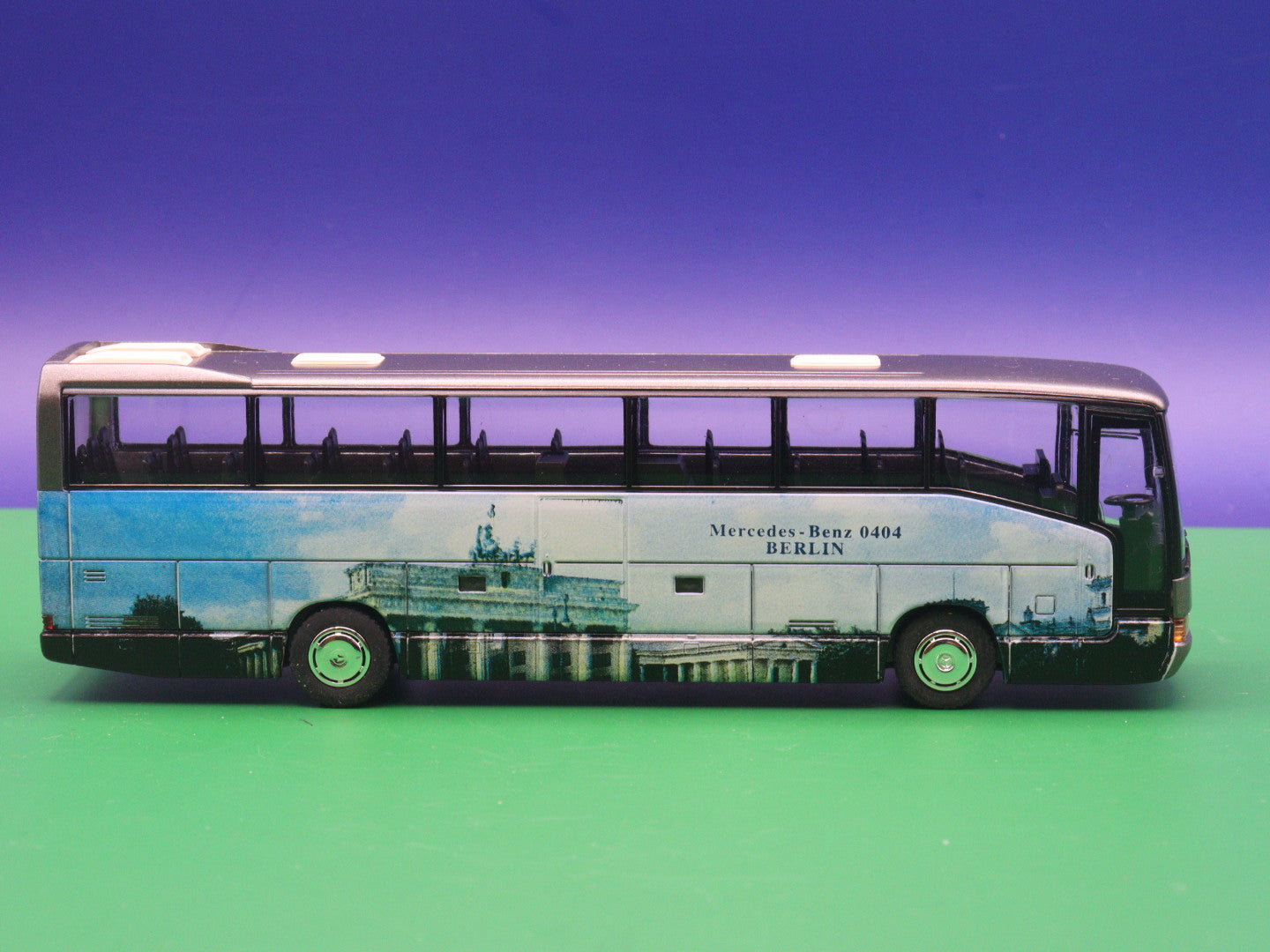 Mercedes Benz O 404 - BERLIN Werbemodell Brandenburger Tor (1 von 700) - Modellbus Rietze Reisebus