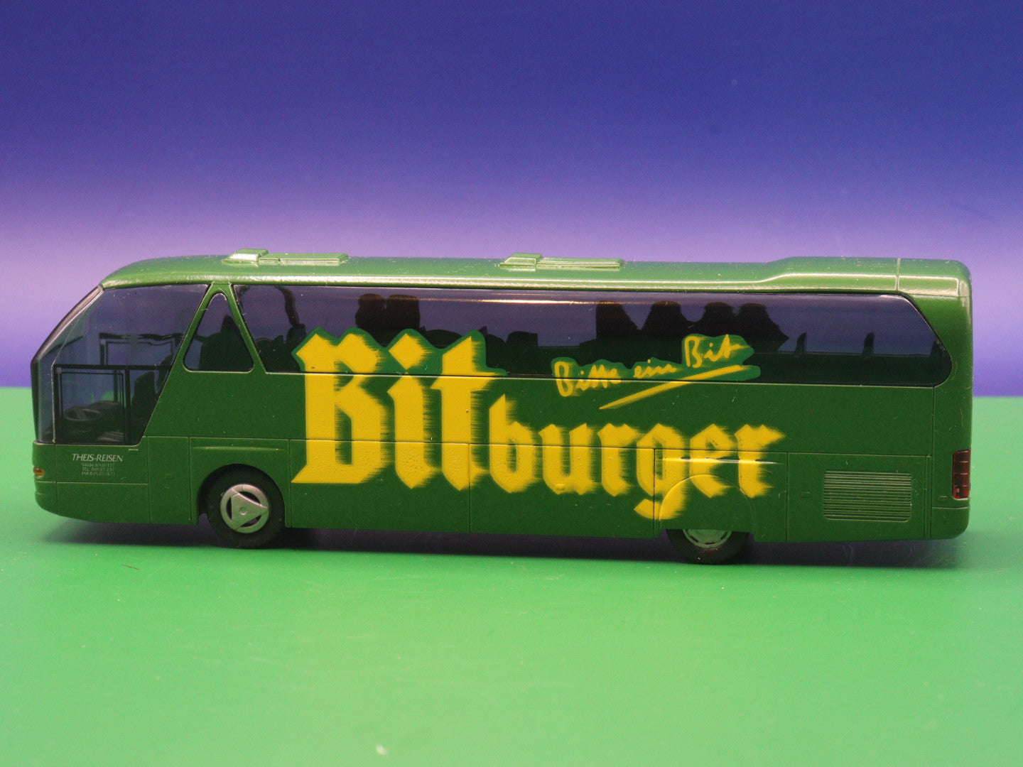 Neoplan Starliner - Theis Reisen Baustert - Bitburger - Modellbus Rietze 62030