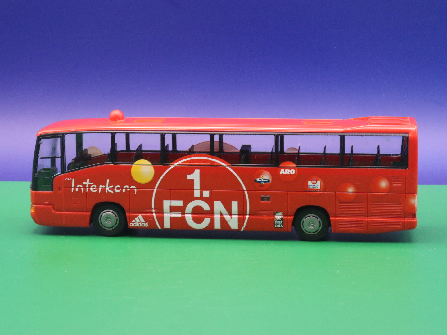 Mercedes Benz O 404 RHD - 1. FC Nürnburg - VAG Intercom - Modellbus Rietze Reisebus