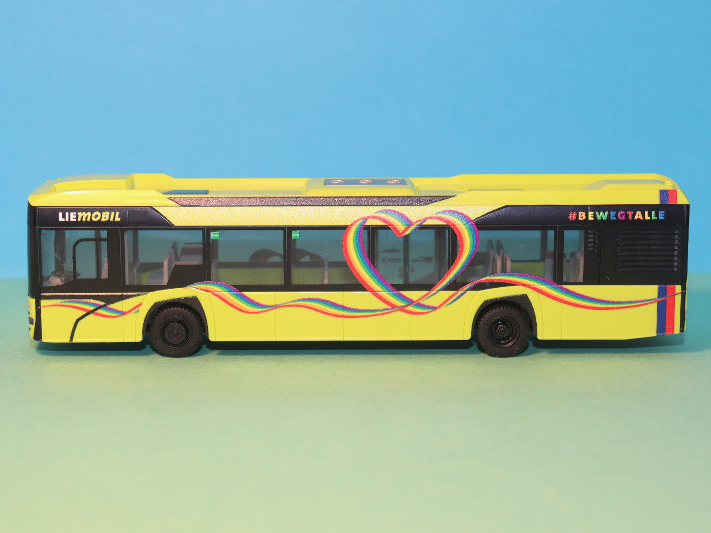 Solaris Urbino 12, LIEmobil - Regenbogen 2019 Modellbus Rietze 77213