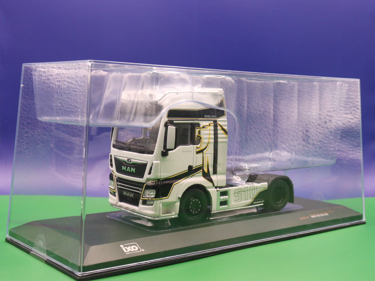 MAN TGX XXL D 38 - LKW Zugmaschine weiss - IXO LKW Modell 1:43