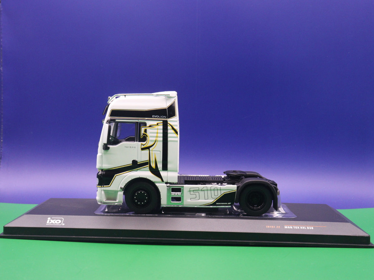 MAN TGX XXL D 38 - LKW Zugmaschine weiss - IXO LKW Modell 1:43