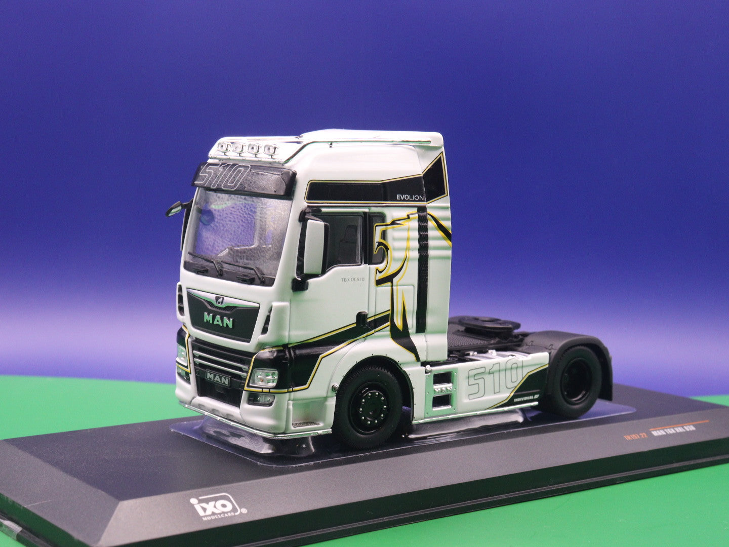 MAN TGX XXL D 38 - LKW Zugmaschine weiss - IXO LKW Modell 1:43