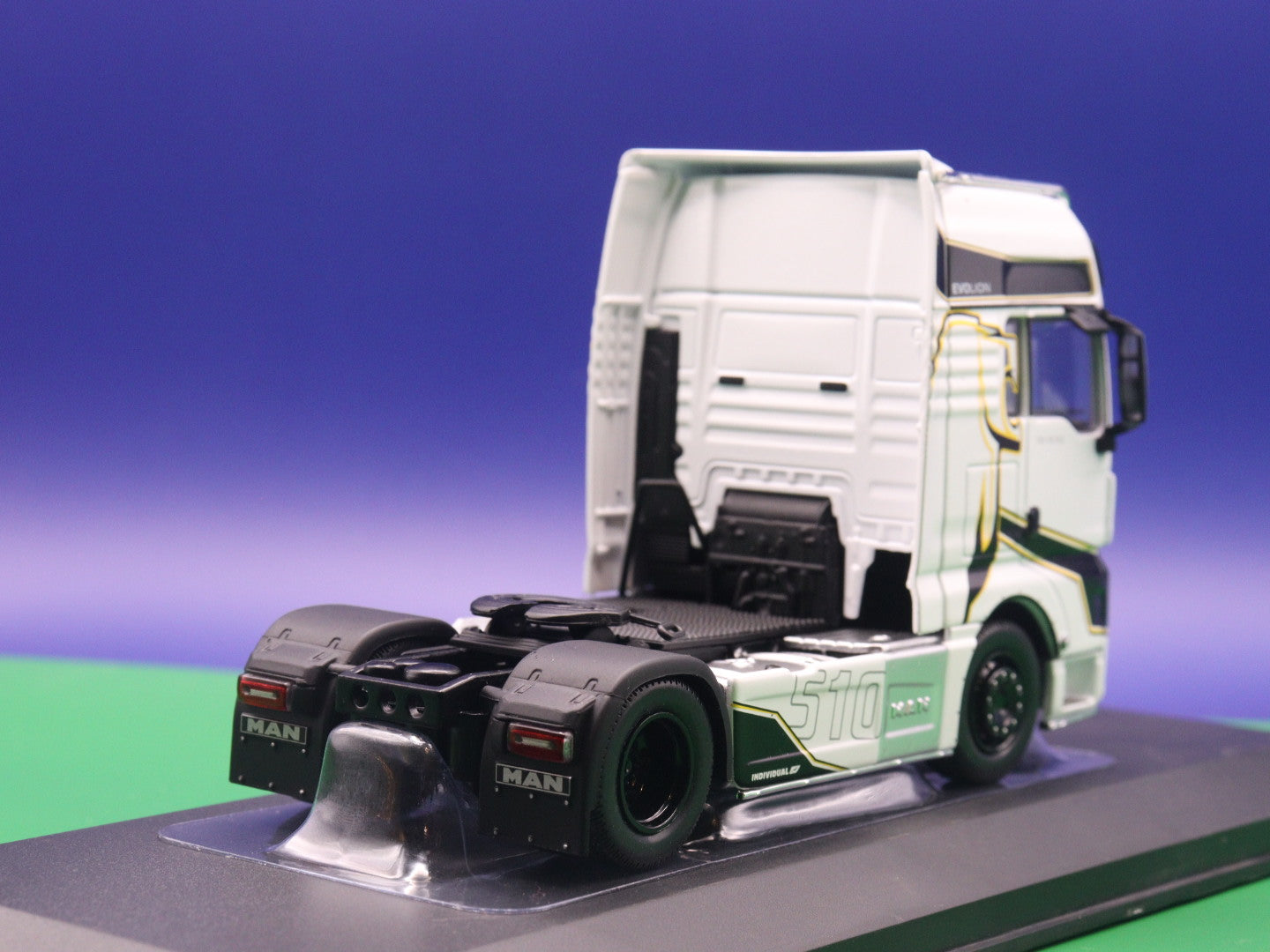 MAN TGX XXL D 38 - LKW Zugmaschine weiss - IXO LKW Modell 1:43