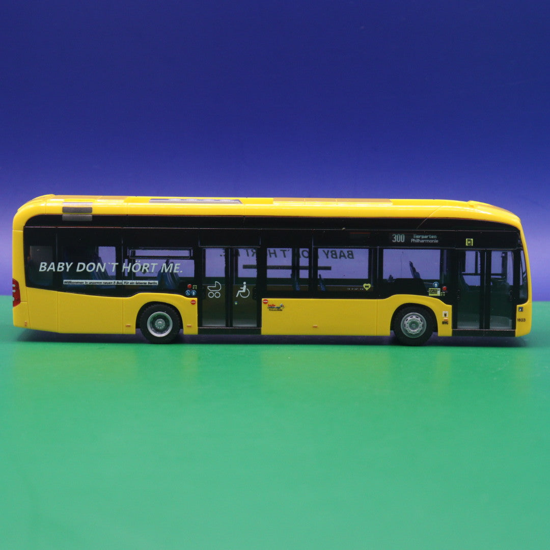 Mercedes Benz eCitaro 12 - BVG Berlin - BABY DON´T HÖRT ME - Linie 300 Tiergarten Philharmonie - LIMITIERTE AUFLAGE 170 Stück - Modellbus Rietze 75521