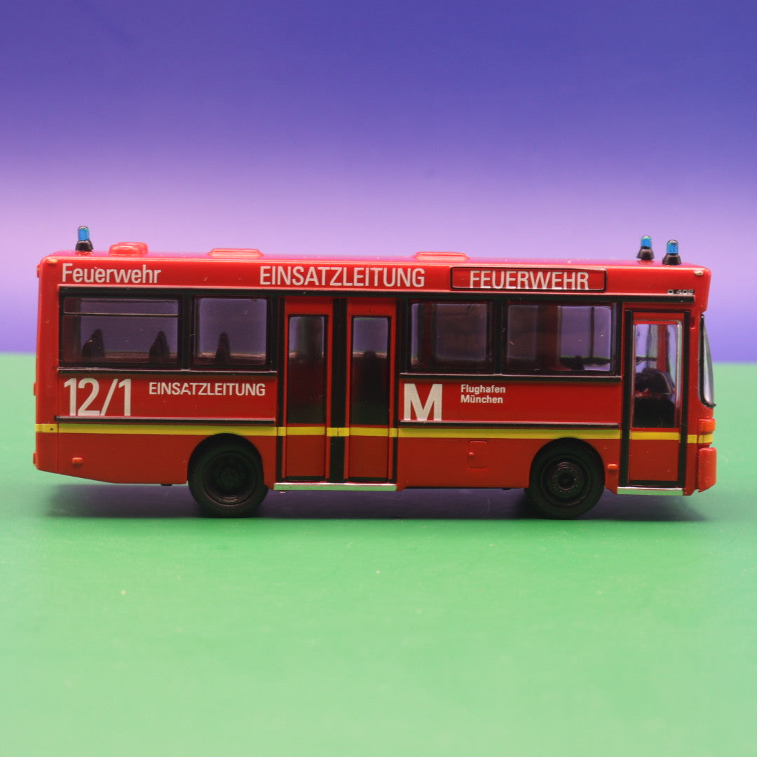 Mercedes Benz O 402 - Feuerwehr Flughafen München Einsatzleitung - Modellbus Brekina 52283