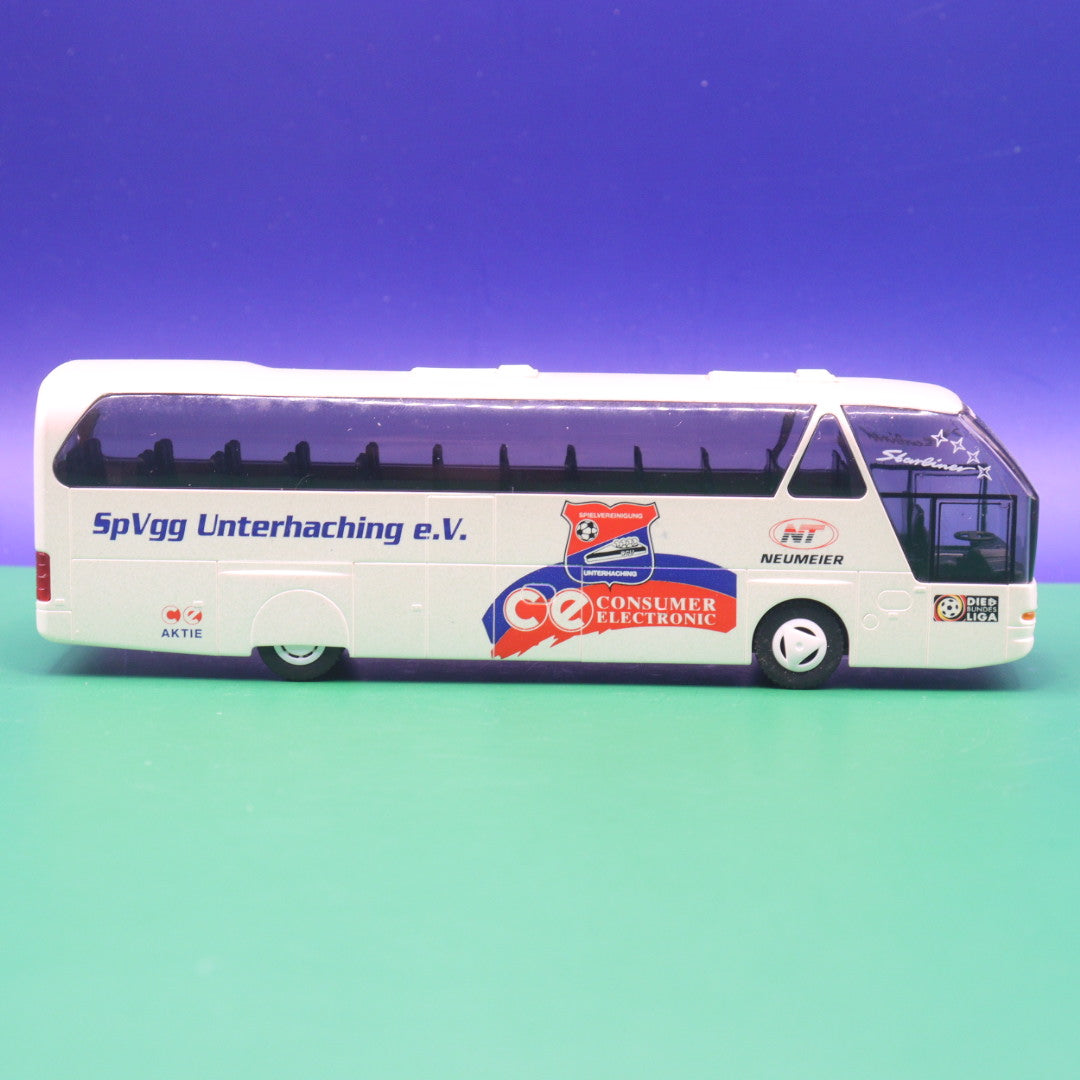 Neoplan Starliner N 516 SHD - SpVgg Unterhaching eV - Spielvereinigung Unterhaching - Gebraucht ohne Spiegel - Modellbus Rietze