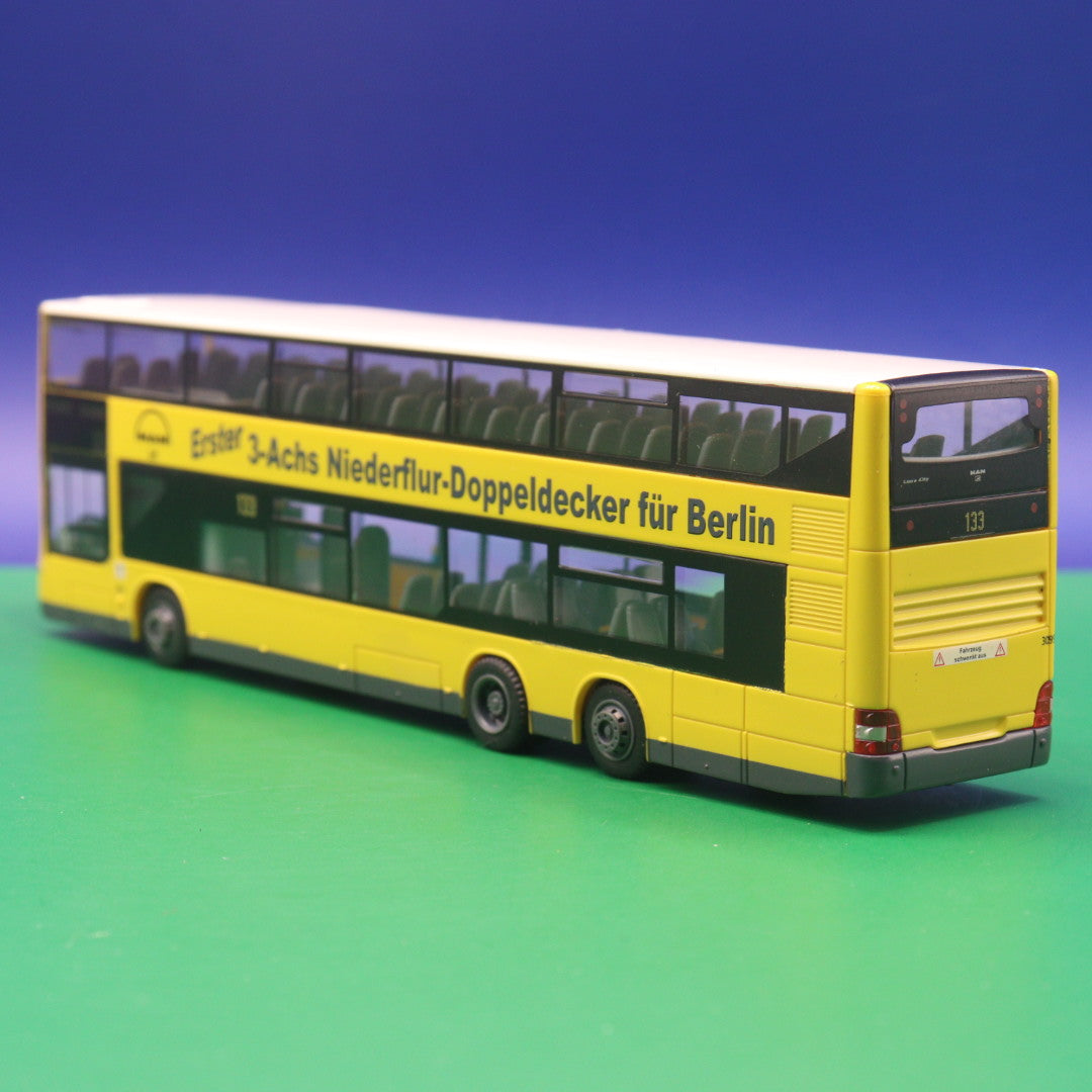 MAN DL07 - BVG Berlin - Erster 3 Achs Niederflur - Linie 133 S+U-Bahnhof Rathaus Spandau - Modellbus Rietze 67316
