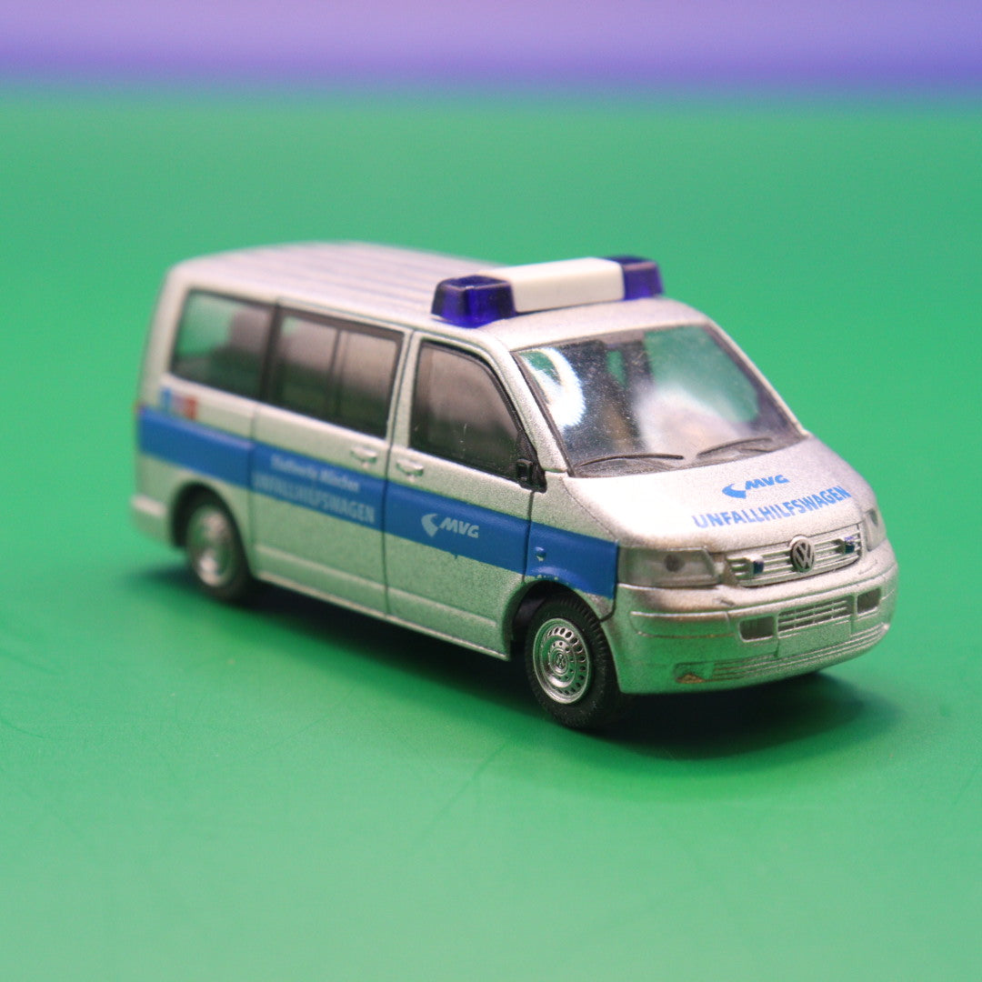VW T5 - MVG München Stadtwerke München - Unfallhilfswagen - Modellbus Rietze 51640