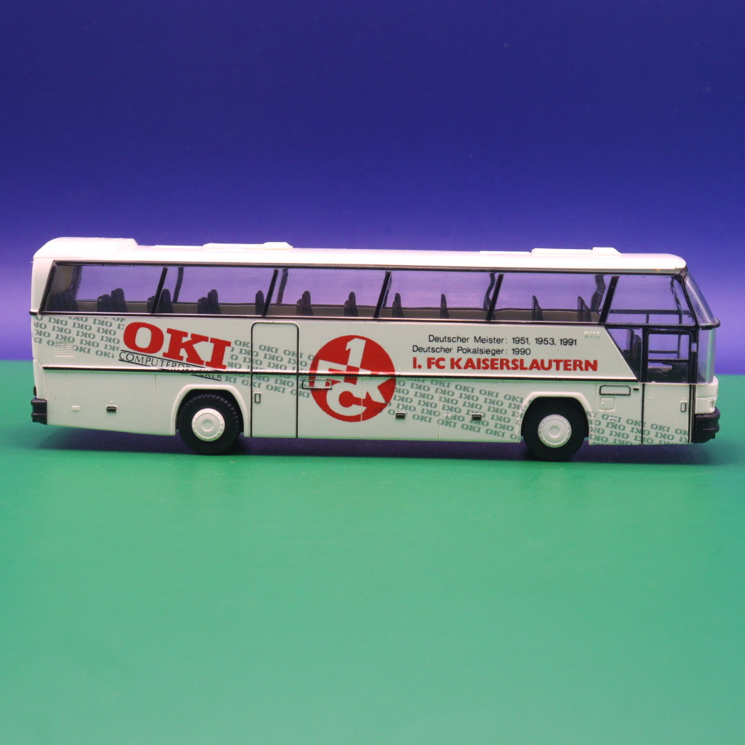 Neoplan Cityliner - 1 FC Kaiserslautern - Ohne Zurüstteile - Modellbus Rietze