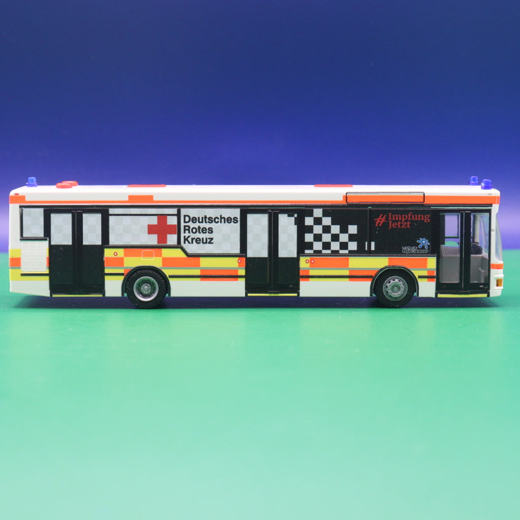 MAN NL 202 - DRK Hannover Impfbus - Modellbus Rietze 75027 Mit Vitrine