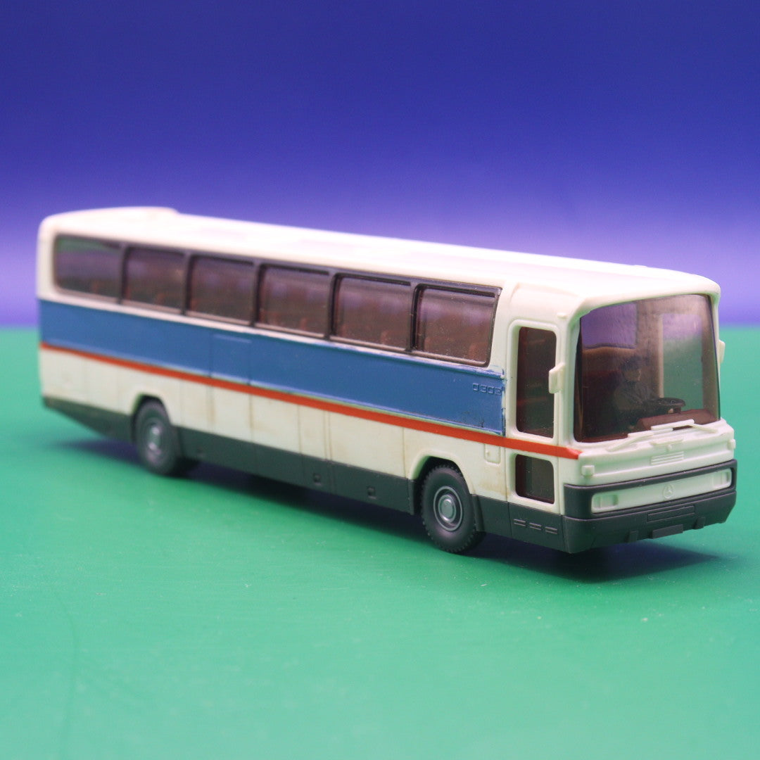Mercedes Benz O 303 RHD - Standard Weiß - Gebraucht, Ohne OVP - Modellbus Wiking