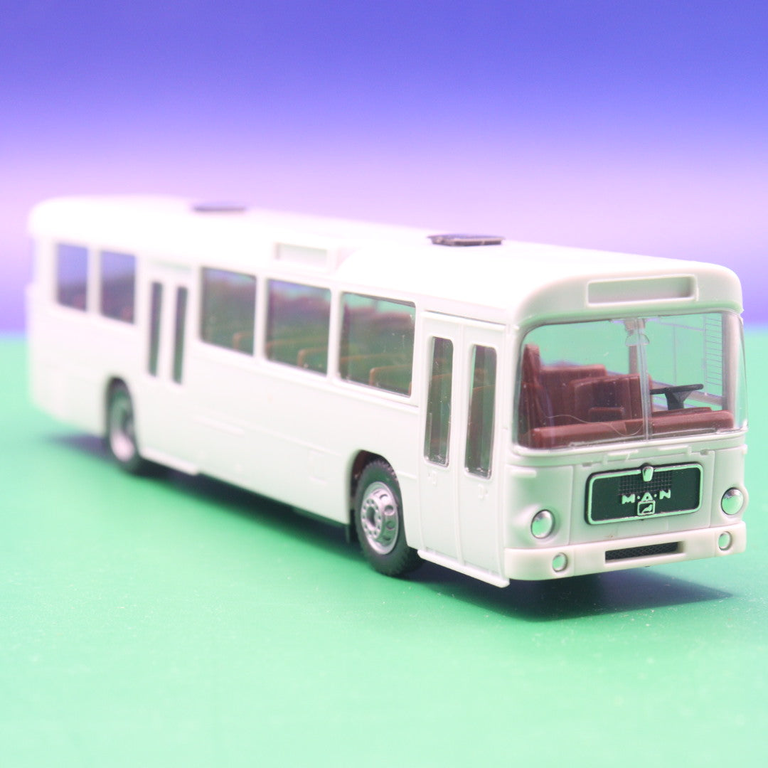 MAN - weiß - Modellbus Herpa