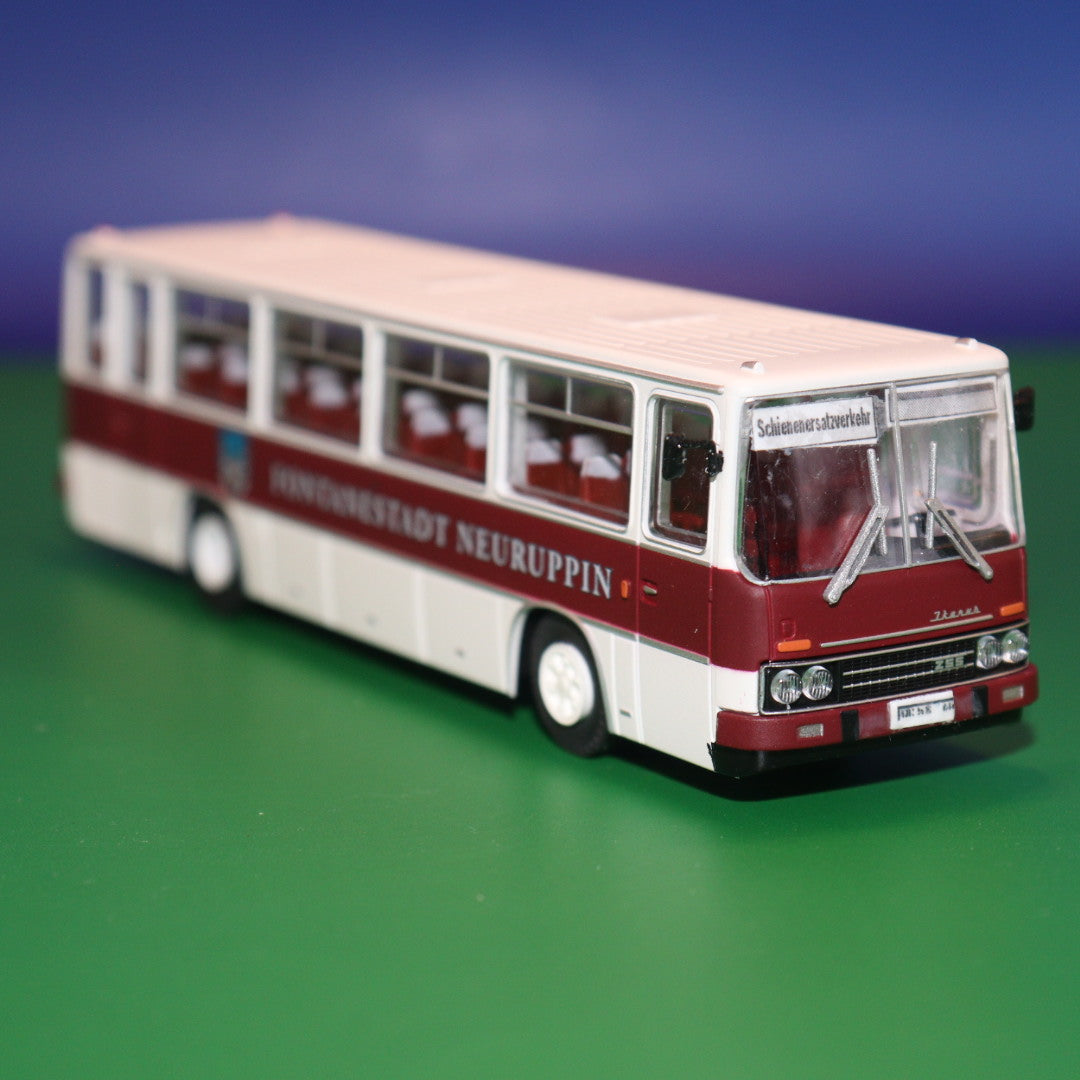 Ikarus 255.71 Reisebus - Fontanestadt Neuruppin - Modellbus Brekina