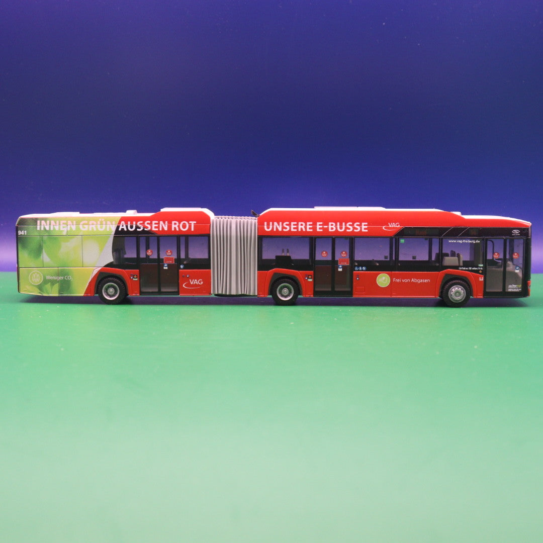 Solaris Urbino 18 - VAG Freiburg - Innen Grün Aussen Rot - Modellbus Rietze 76709