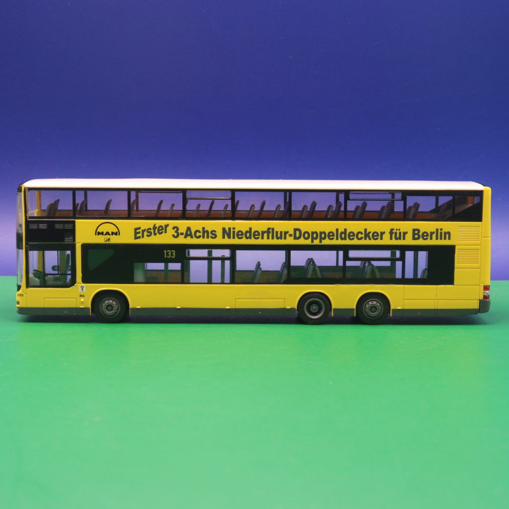 MAN DL07 - BVG Berlin - Erster 3 Achs Niederflur - Linie 133 S+U-Bahnhof Rathaus Spandau - Modellbus Rietze 67316