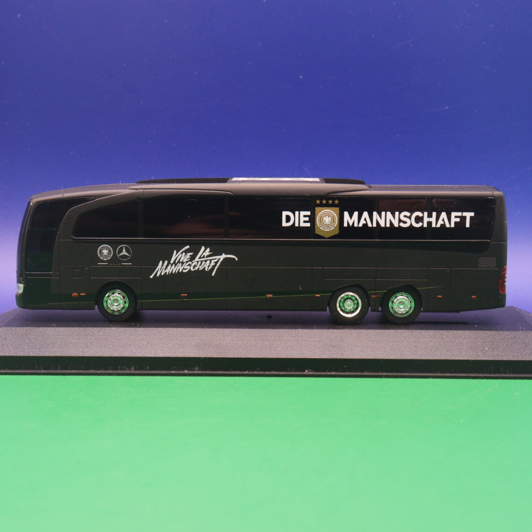 Mercedes Benz Travego - DFB Team Bus EM 2016 Deutscher Fußballbund - Die Mannschaft - Mit Vitrine - Modellbus Rietze