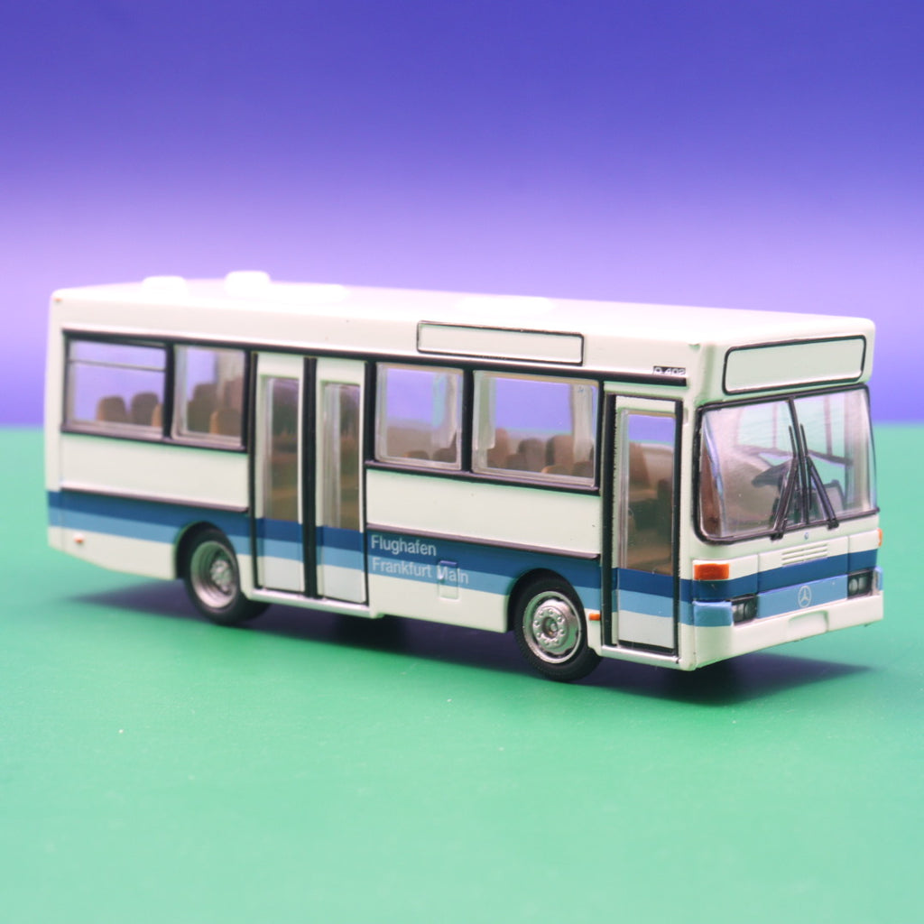 Mercedes Benz O 402 - Flughafen Frankfurt - Modellbus Brekina 52280