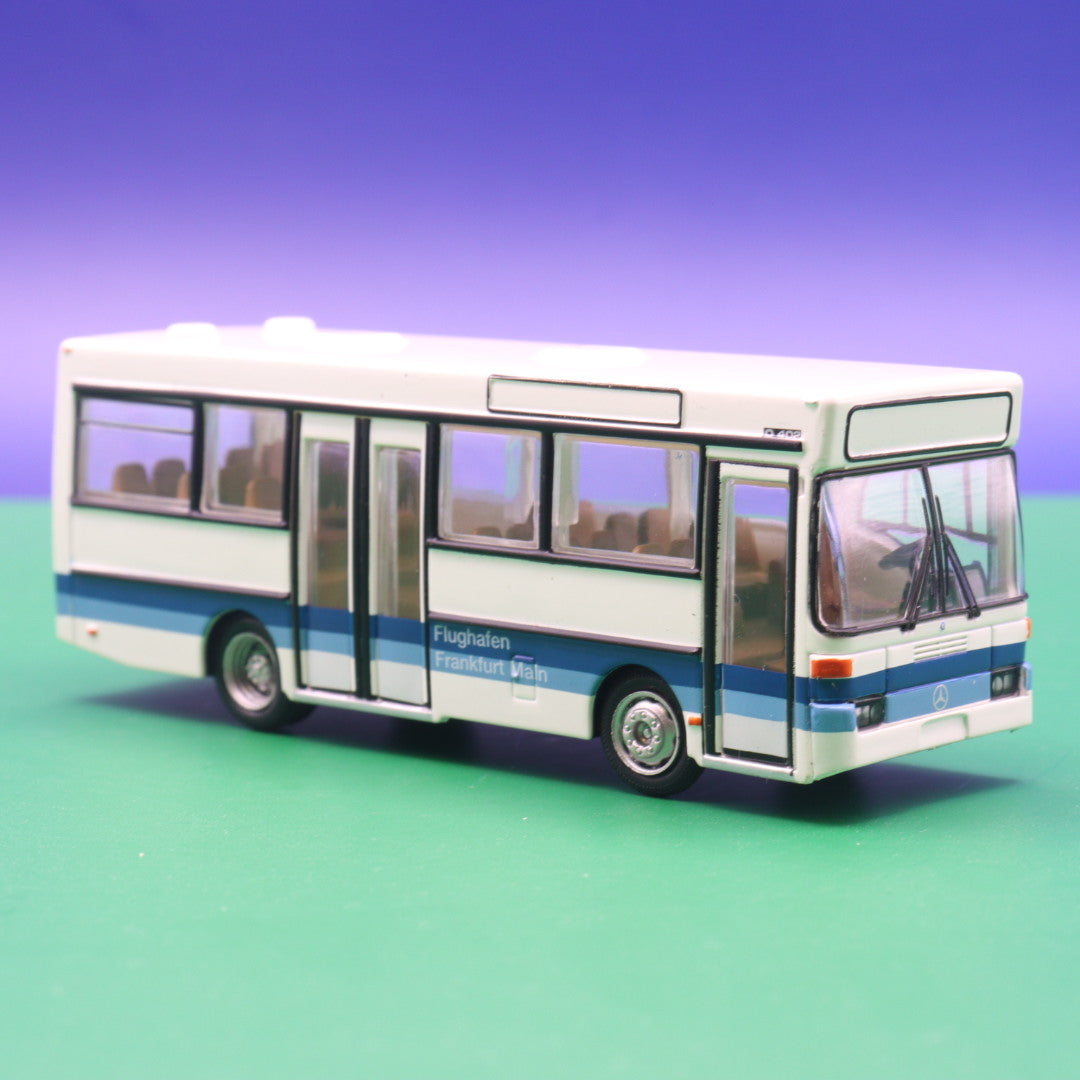 Mercedes Benz O 402 - Flughafen Frankfurt - Modellbus Brekina 52280