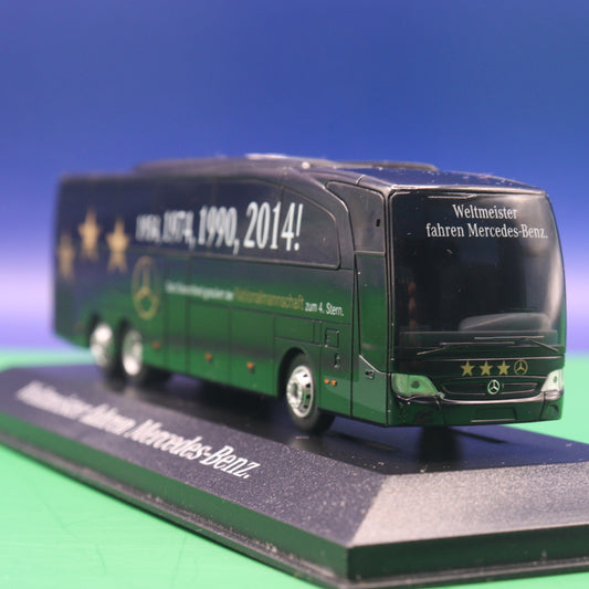 Mercedes Benz Travego - DFB Nationalmannschaft 4. Stern - Weltmeister fahren Mercedes Benz - Modellbus Rietze