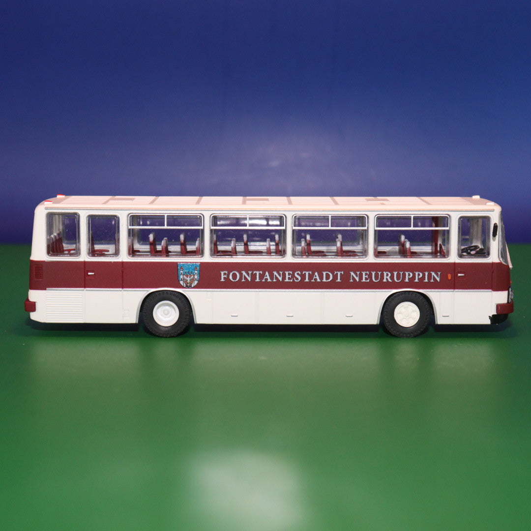 Ikarus 255.71 Reisebus - Fontanestadt Neuruppin - Modellbus Brekina
