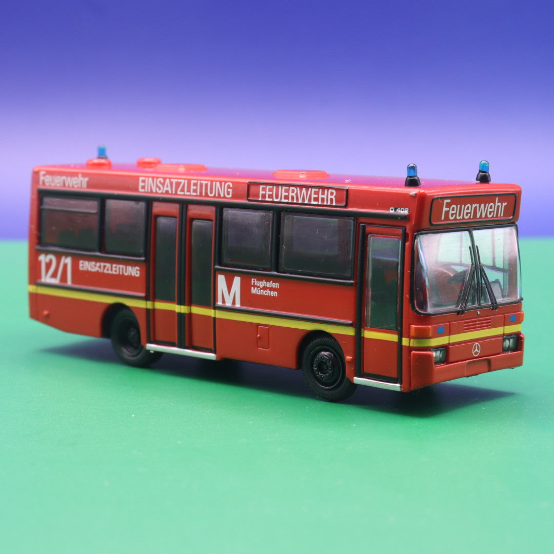 Mercedes Benz O 402 - Feuerwehr Flughafen München Einsatzleitung - Modellbus Brekina 52283