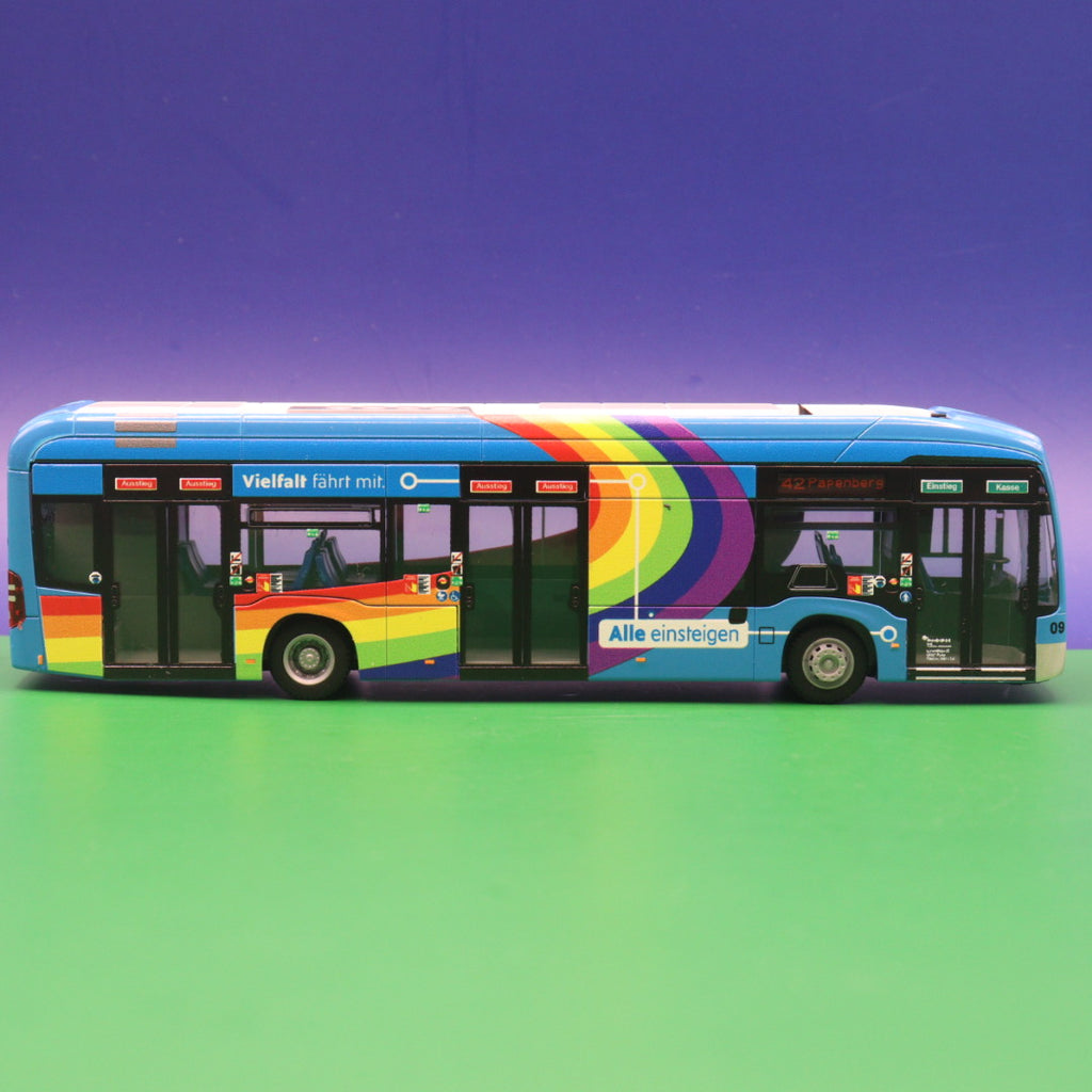 Mercedes Benz eCitaro - GöVB Göttingen - Vielfalt fährt mit - Modellbus Rietze 75614