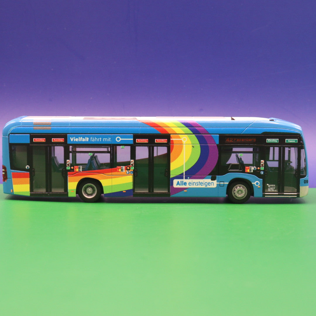 Mercedes Benz eCitaro - GöVB Göttingen - Vielfalt fährt mit - Modellbus Rietze 75614