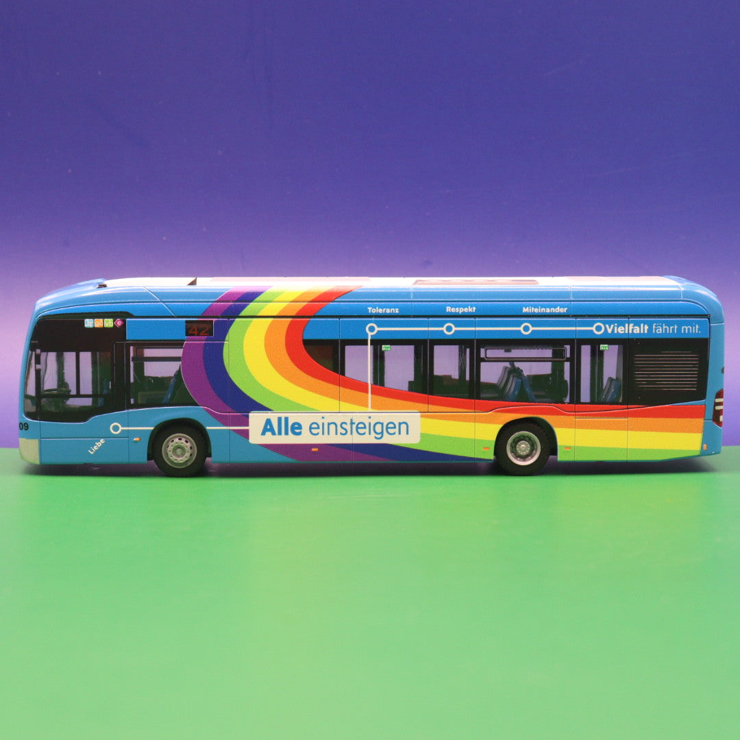 Mercedes Benz eCitaro - GöVB Göttingen - Vielfalt fährt mit - Modellbus Rietze 75614