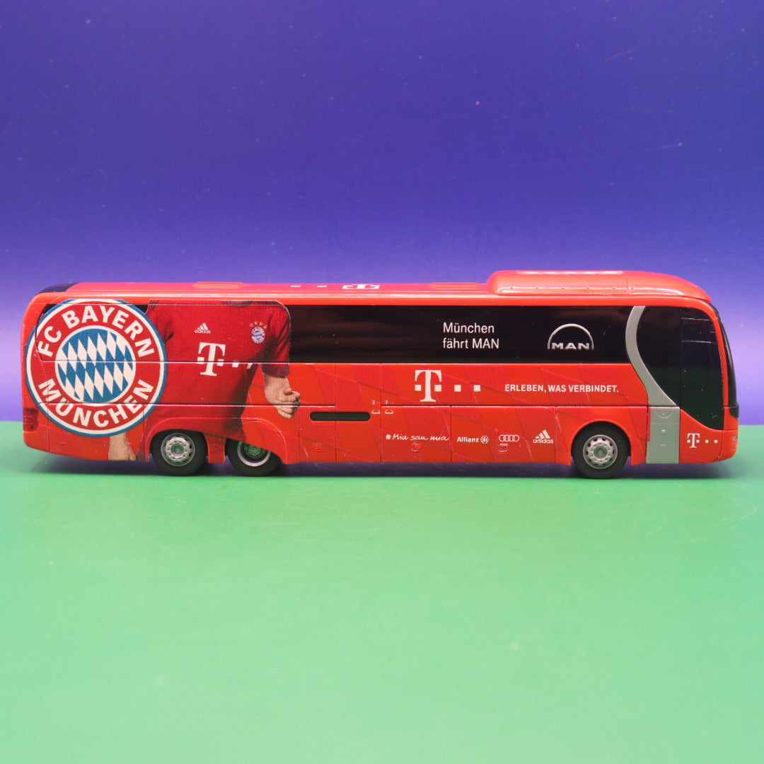 MAN Lions Coach Supreme L - FC Bayern München - Ohne Spiegel - Modellbus Rietze