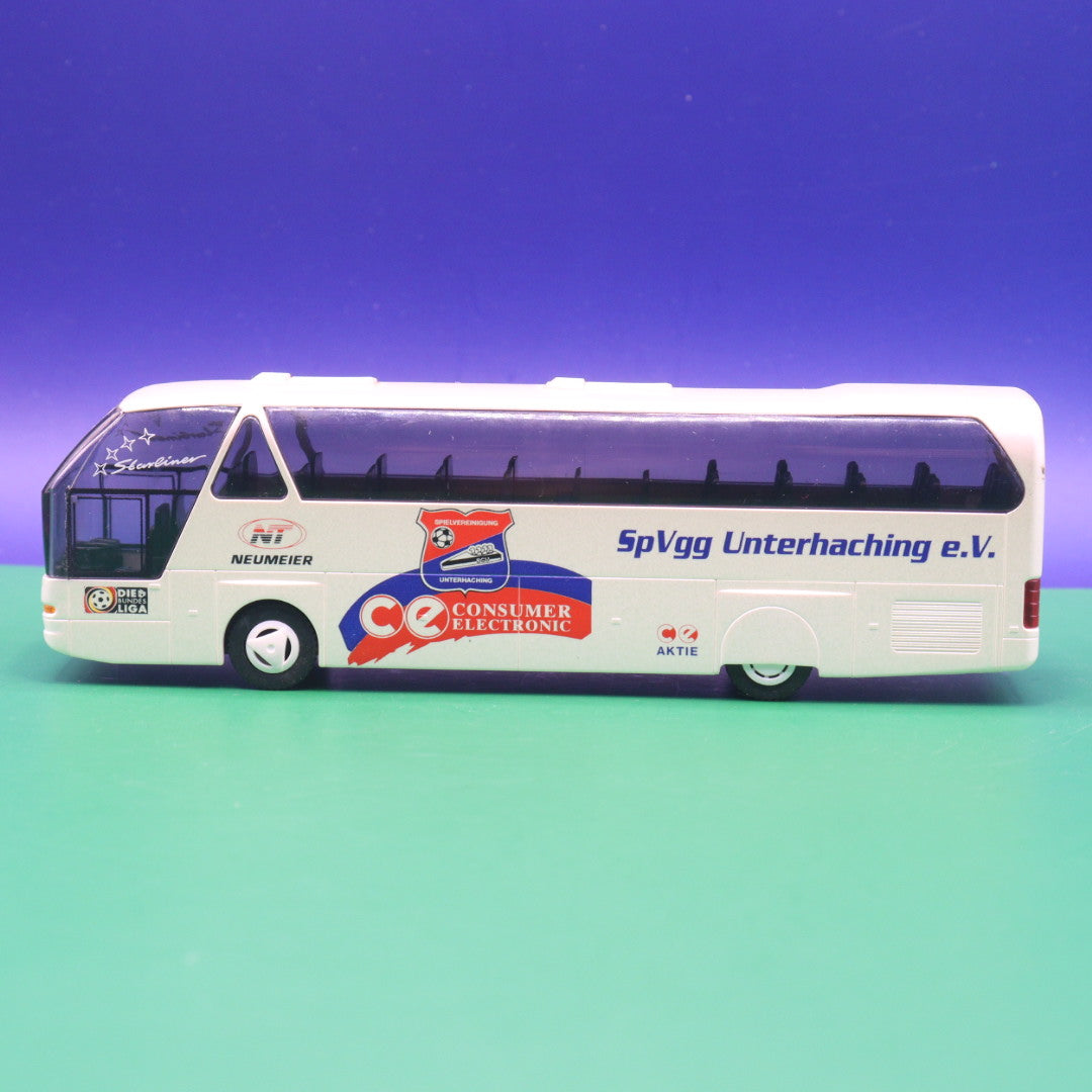 Neoplan Starliner N 516 SHD - SpVgg Unterhaching eV - Spielvereinigung Unterhaching - Gebraucht ohne Spiegel - Modellbus Rietze