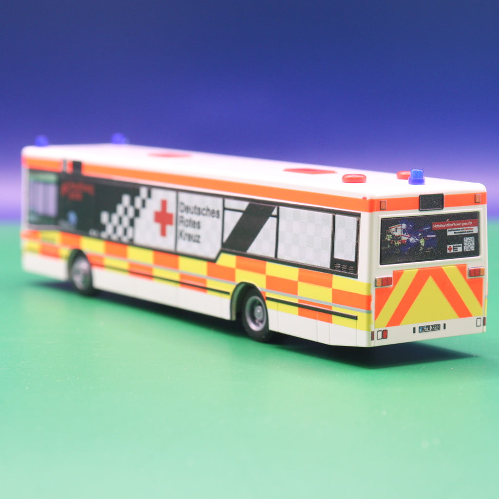 MAN NL 202 - DRK Hannover Impfbus - Modellbus Rietze 75027 Mit Vitrine