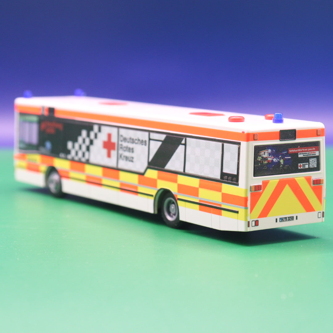 MAN NL 202 - DRK Hannover Impfbus - Modellbus Rietze 75027 Mit Vitrine