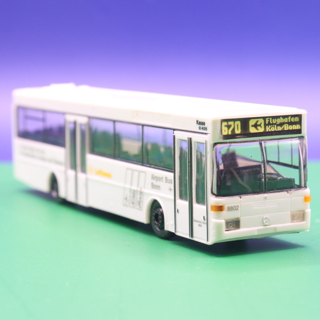 Mercedes Benz O405 - Lufthansa - Köln Bonn Airport - Linie 670 Flughafen Köln Bonn - Modellbus Kembel (OVP BESCHÄDIGT (SPIEGEL FEHLEN))