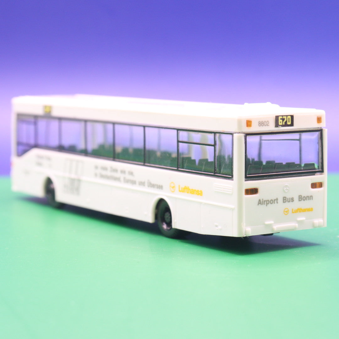 Mercedes Benz O405 - Lufthansa - Köln Bonn Airport - Linie 670 Flughafen Köln Bonn - Modellbus Kembel (OVP BESCHÄDIGT (SPIEGEL FEHLEN))