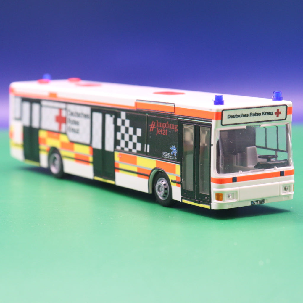 MAN NL 202 - DRK Hannover Impfbus - Modellbus Rietze 75027 Mit Vitrine