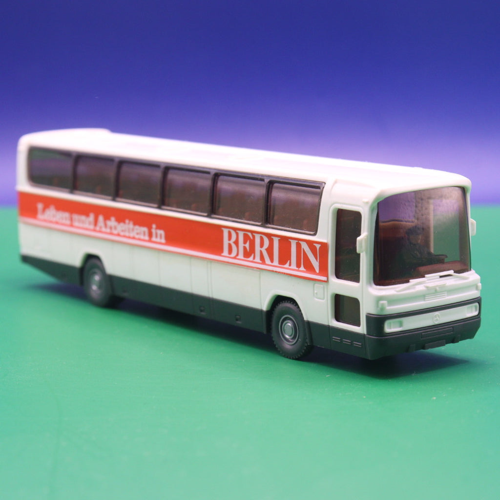 Mercedes Benz O 303 RHD - Leben und Arbeiten in Berlin - Gebraucht, Ohne OVP - Modellbus Wiking
