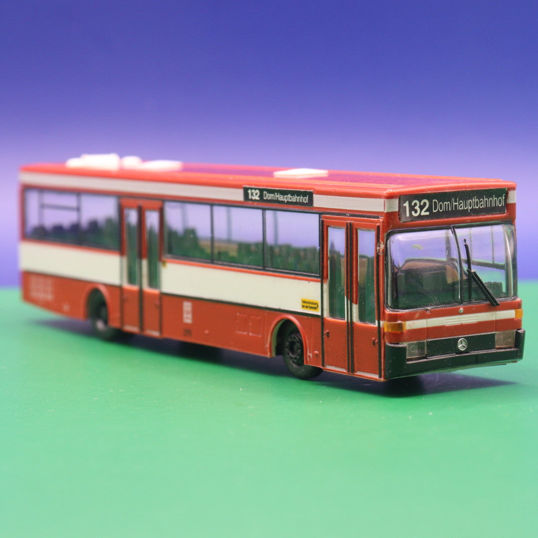 Mercedes Benz O405 - KVB Köln - Linie 132 Dom Hauptbahnhof - Modellbus Rietze 71810 (OHNE SPIEGEL, OHNE SCHEIBENWISCHER!)