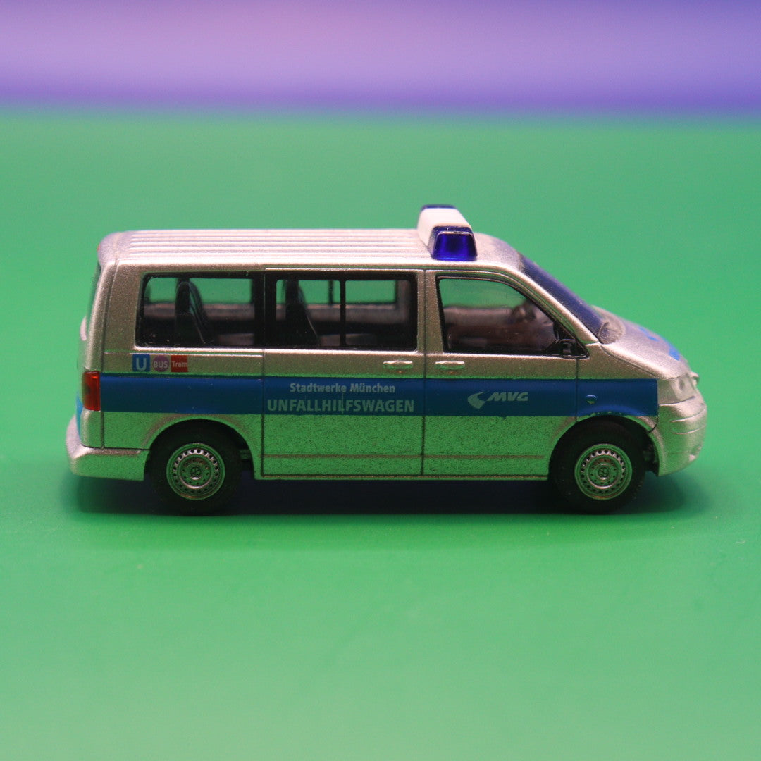 VW T5 - MVG München Stadtwerke München - Unfallhilfswagen - Modellbus Rietze 51640
