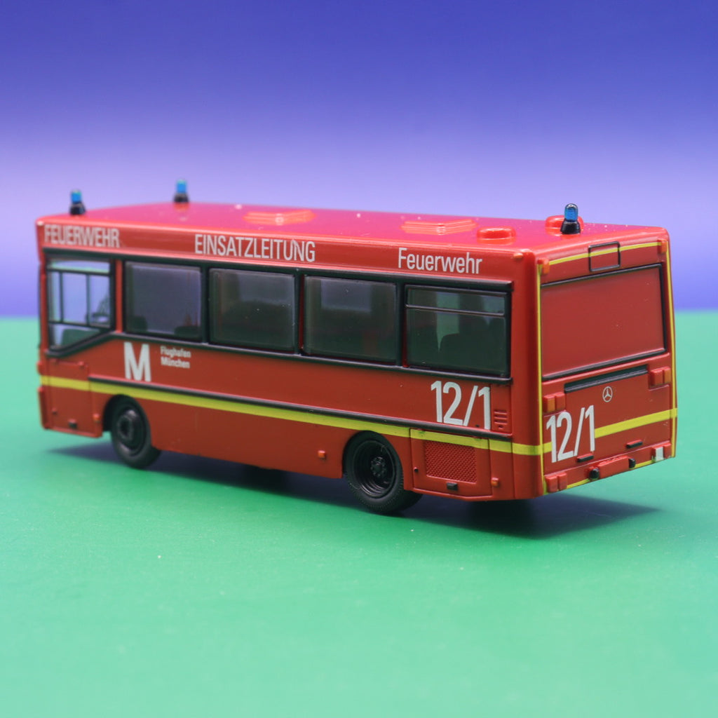 Mercedes Benz O 402 - Feuerwehr Flughafen München Einsatzleitung - Modellbus Brekina 52283